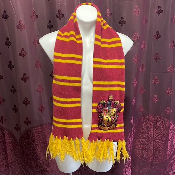 3/$20 Lot of Two Identical Harry Potter Gryffindor Crest Scarves - Picture 1 of 8